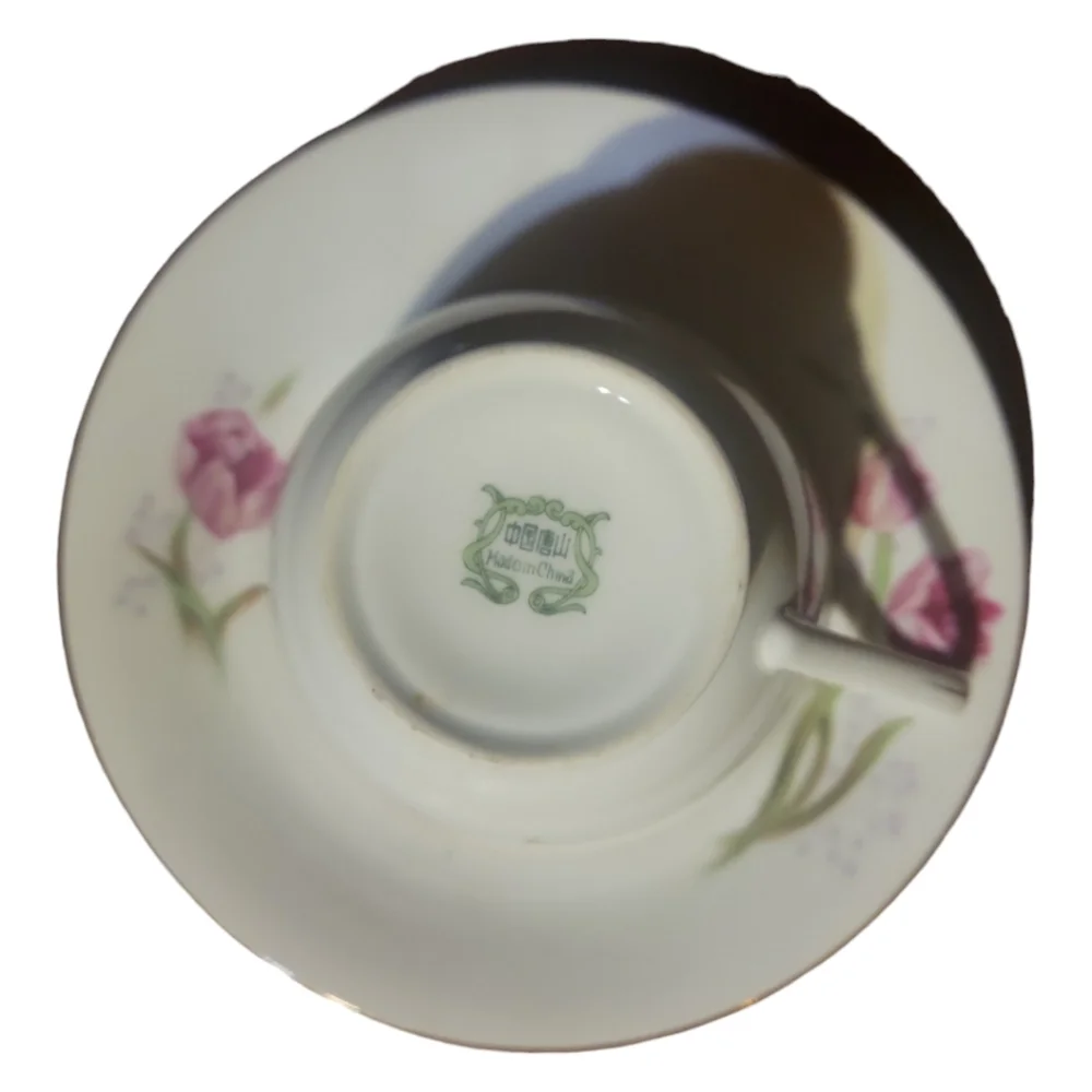 Vtg Tea Cup & Saucer Set, Made by Tangshan China Tulips Flowers Gold Rim